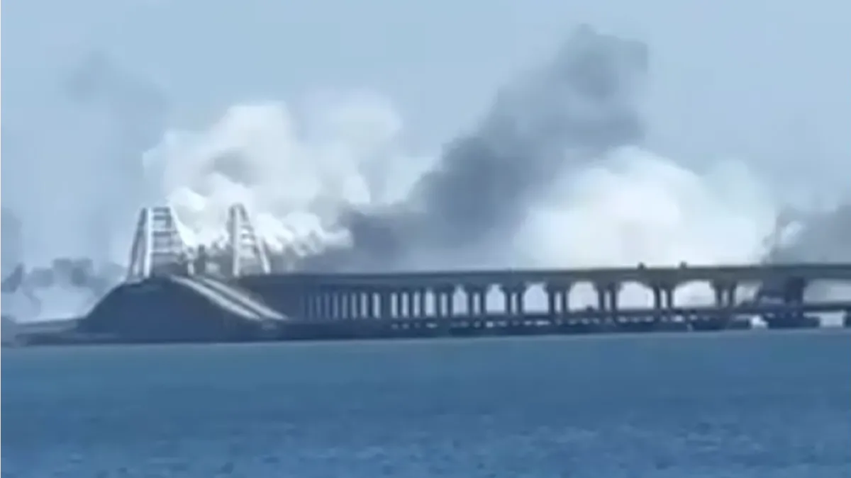 Три ракеты выпустили ВСУ в Керченский пролив - целились в Крымский мост 