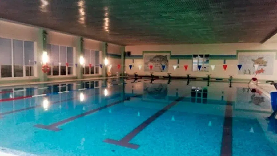 В бассейне санатория на Алтае утонул 12-летний мальчик. Рядом были люди, но никто не спас ребенка