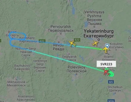 Рейс "Уральских авиалиний" готовится к экстренной посадке. Airbus A320 кружит над Екатеринбургом со 153 пассажирами на борту