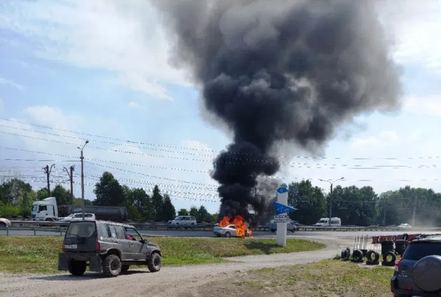 Новые подробности ЧП в Бердске: Видео взорвавшейся и полыхавшей Mazda Atenza появилось в Сети