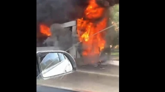 В Чебоксарах по ходу движения загорелся пассажирский автобус. 15 пассажиров направлялись домой. Видео