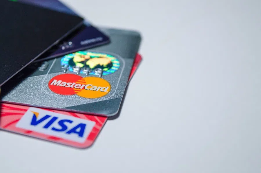 Как россияне и мигранты будут перечислять деньги за границу после отключения от SWIFT: проблемы возникнут при использовании карты Visa и MasterCard
