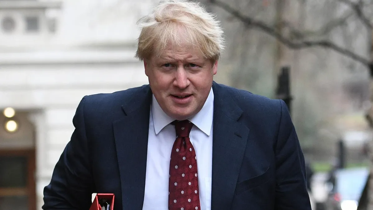 Вечеринки Бориса разочаровали членов палаты и ему устроили вотум недоверия: как удержался премьер Джонсон в кресле премьер-министра Великобритании, несмотря на «лживых змеюк» 