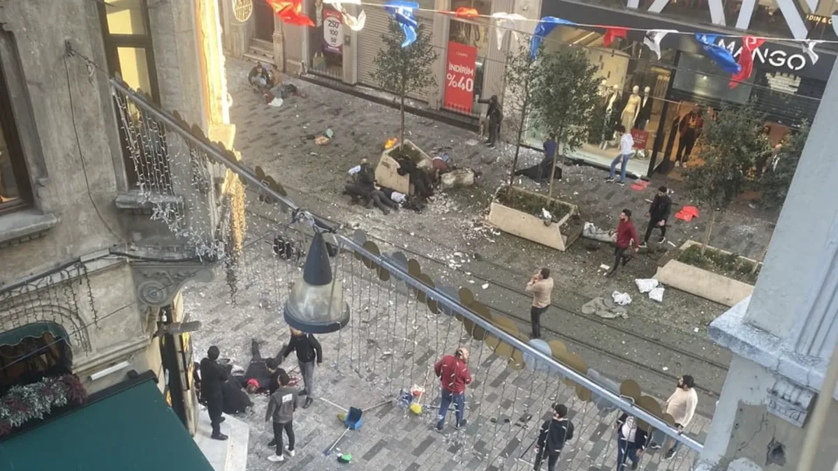 В Стамбуле в туристическом центре прогремел взрыв. Погибли четверо – видео 