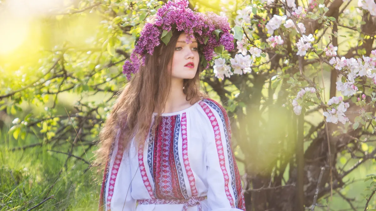 В день Ивана Купала девушки плели венки из цветов. Фото: pxfuel.com
