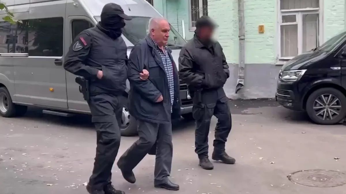 В доме у главного нотариуса Московской области Смирнова обнаружили более 20 млн рублей, он задержан и подозревается в получении крупной взятки