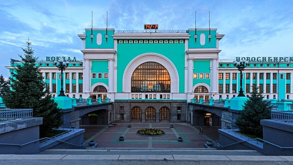 После салюта в День Новосибирска 26 июня до Бердска горожан довезет электричка, а автобус встретит их за полночь на бердском вокзале