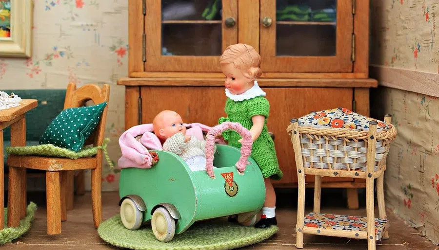 Исследования показывают, что игры с куклами помогают развивать эмоциональный интеллект у детей