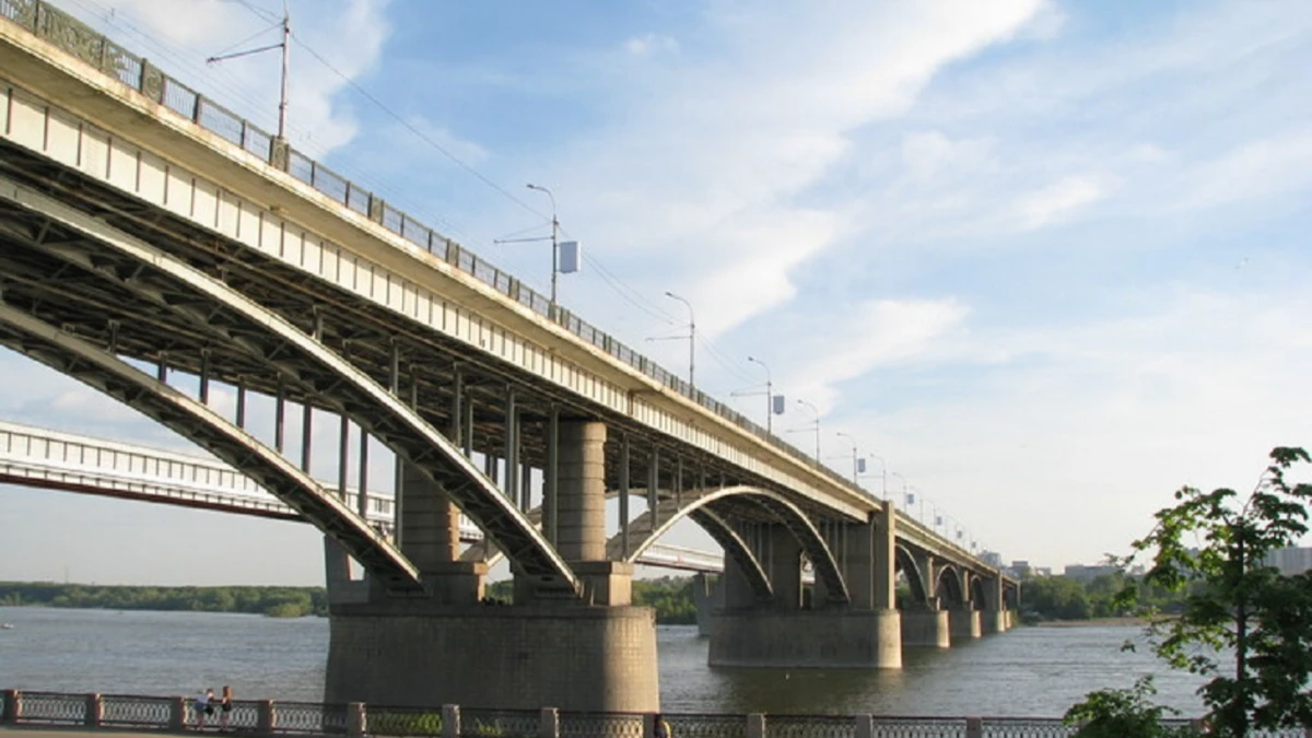 В Новосибирске задержан мужчина, угрожавший взорвать Коммунальный мост и метро