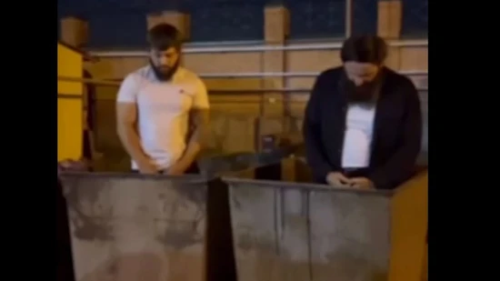 Два чеченца в мусорных баках записали видео с извинениями 