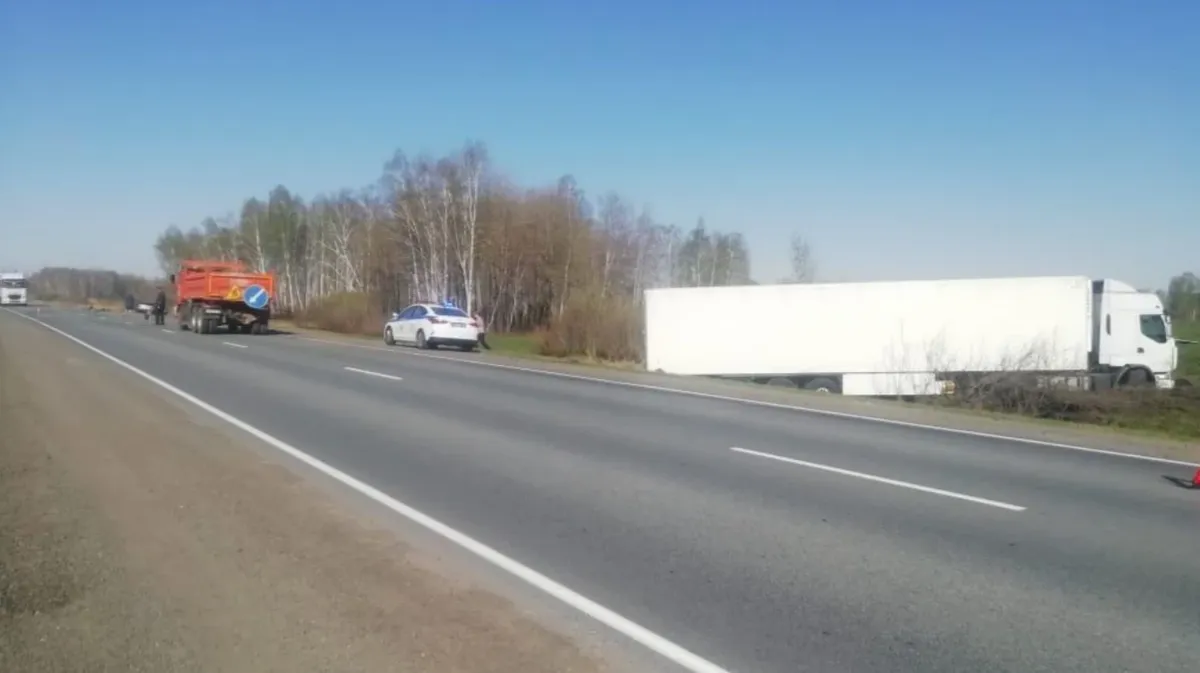 «Смертельное ДТП под Новосибирском» 77-летний водитель Audi погиб при столкновении с фурой на трассе в Коченевском районе
