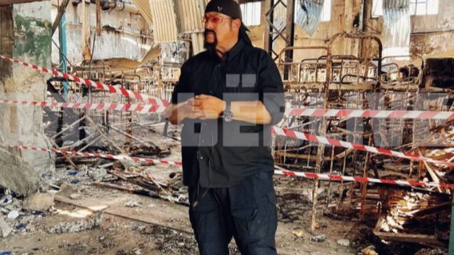 Американский актер Стивен Сигал приехал в Донбасс и осмотрел развалины изолятора в Еленовке, где содержались Азовцы*