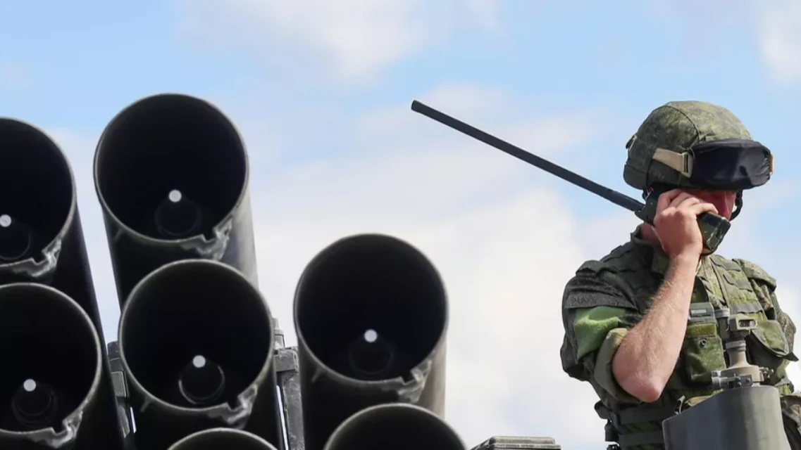 Украинские военные начали сдаваться в плен с комбината «Азот» в Северодонецке 