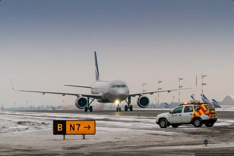 Пассажиров самолета экстренно вернувшегося в Шереметьево из-за разгерметизации отправят в Краснодар резервным рейсом