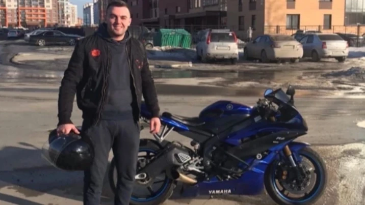 В Новосибирске 29-летний мотоциклист Алексей Ермакович тяжело умирает в коме
