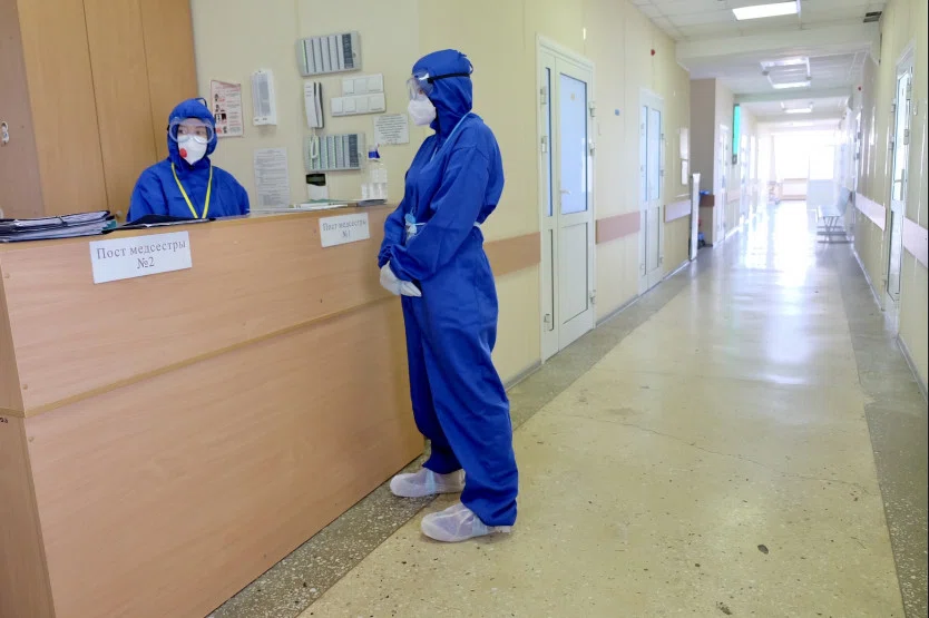 Число зараженных коронавирусом в России падает, но смертность остается высокой на 4 декабря