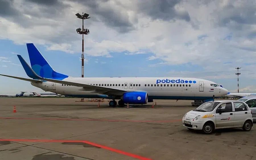 В аэропорту Астрахани самолет столкнулся с заправщиком: Прокуратура усмотрела халатность