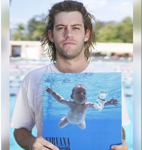 Младенец с обложки альбома Nevermind подал в суд на  музыкантов группы Nirvana