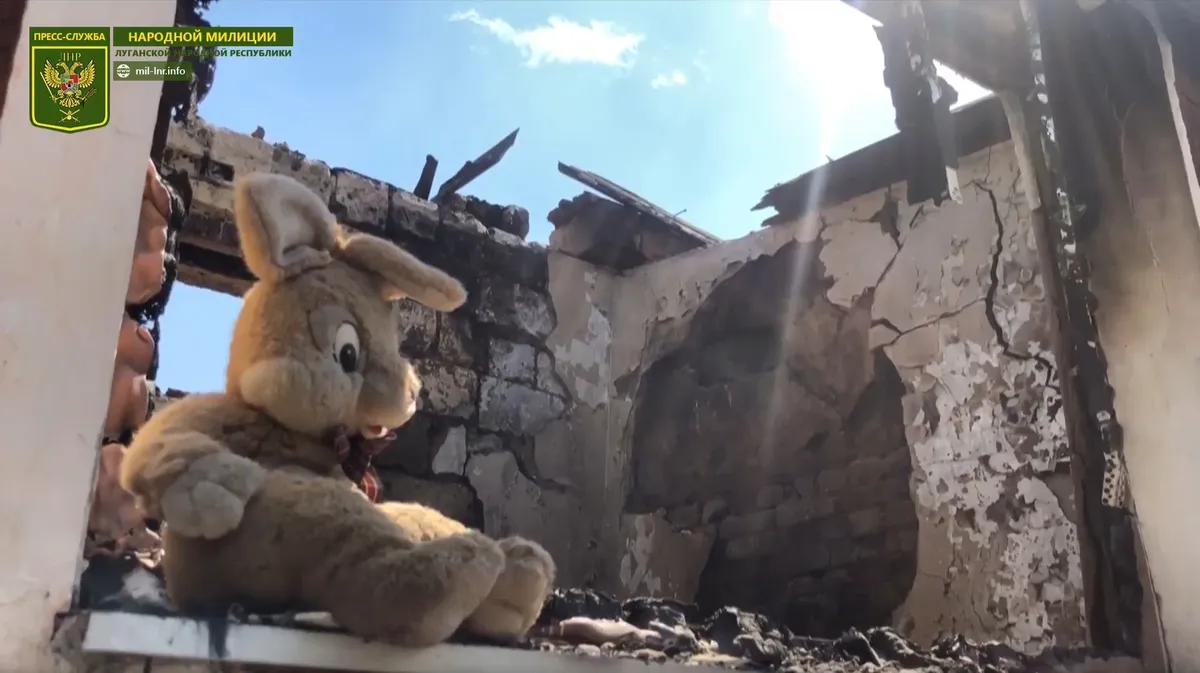 Украина нанесла ракетный удар ракетами HIMMARS по Стахановке, разрушены склады и несколько жилых домов