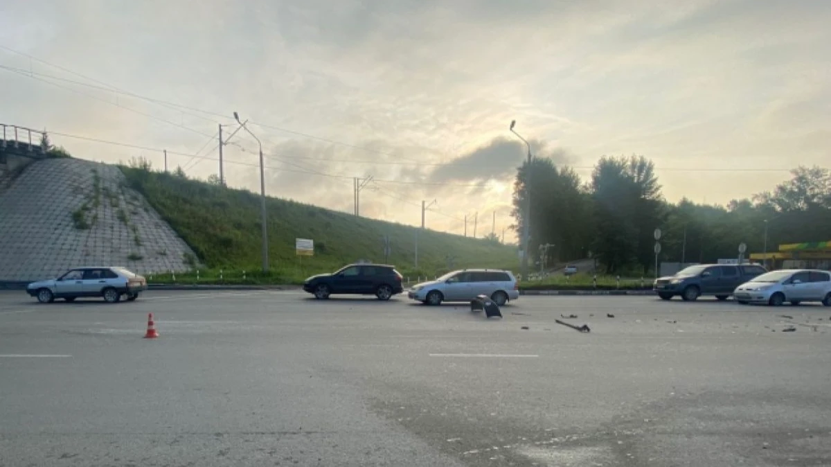 8-летнего ребенка экстренно увезли на «скорой» после столкновения Subaru Forester с с УАЗ Патриот на Бердском шоссе 