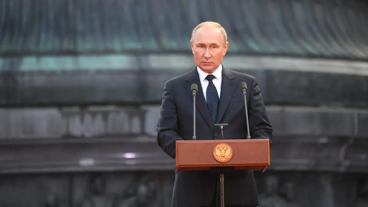 Путин выступил на празднике в честь 1160-летия государственности: «Россияне борются плечом к плечу, как братья, ради свободы и независимости»