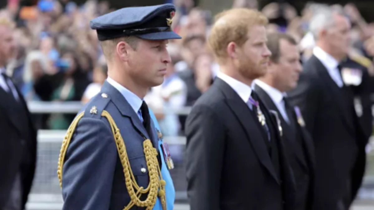 Принц Уильям и принц Гарри будут стоять на страже у гроба королевы Елизаветы II