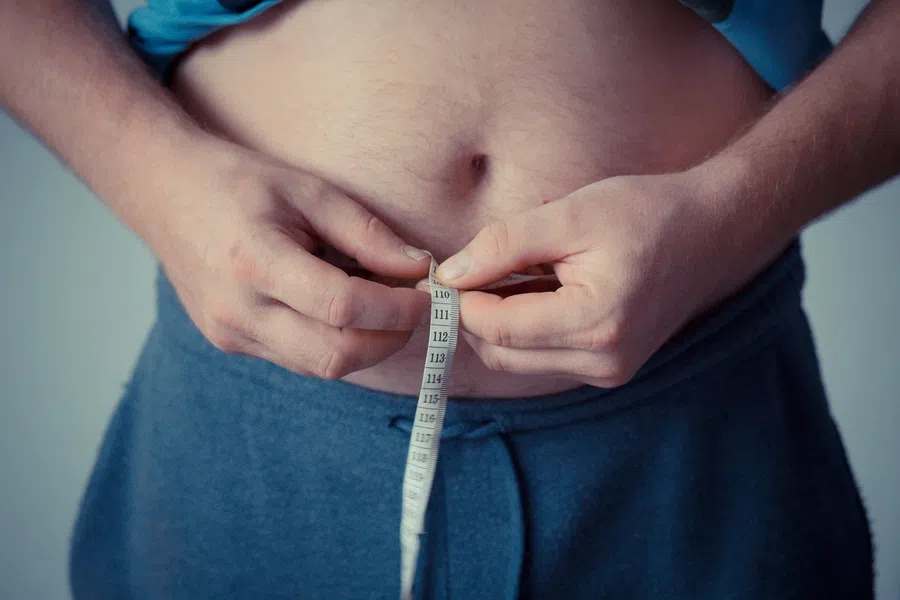 Сильная потеря веса может снизить риск серьезных осложнений от коронавируса