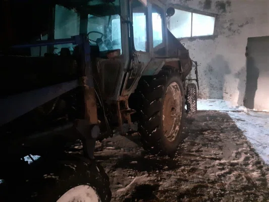 Под Новосибирском трактор насмерть задавил подростка задним ходом