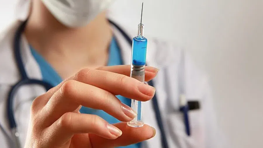 Обязательную вакцинацию ввели в Москве: от ковида привьют 60% работающих граждан