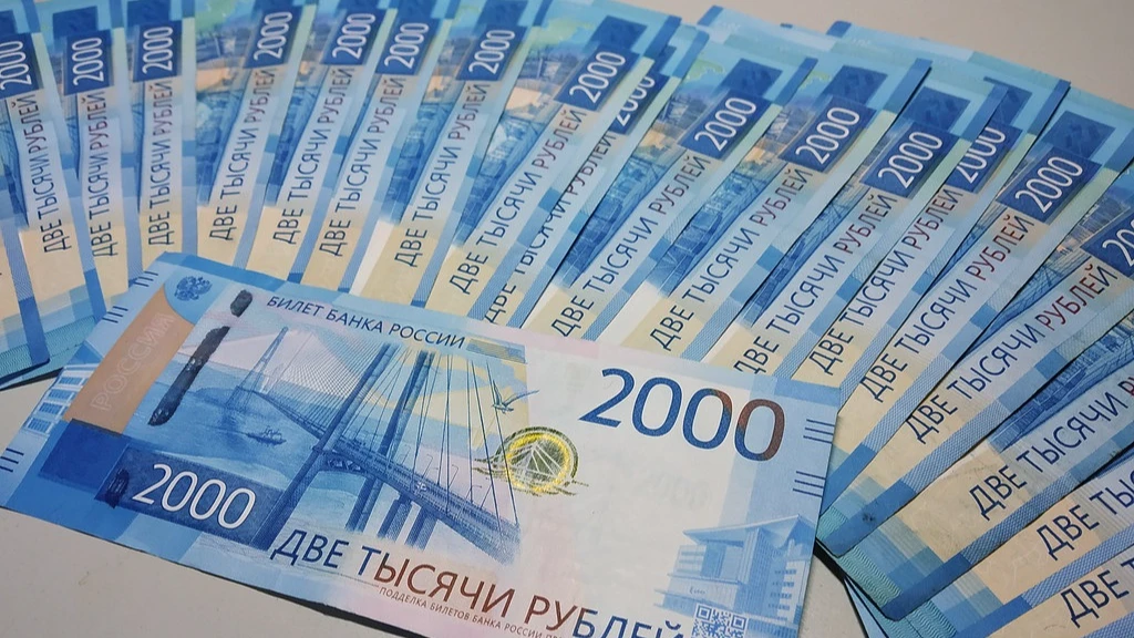 В России работающим и неработающим пенсионерам положена разовая денежная выплата, которую можно получить в мае