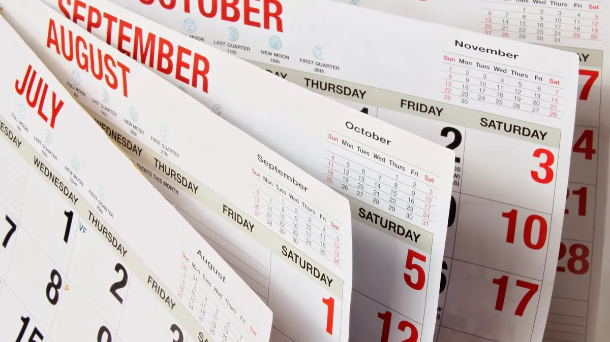 Производственный календарь на август 2022 с рабочими, праздничными и выходными днями. Самые главные профессиональные праздники августа 