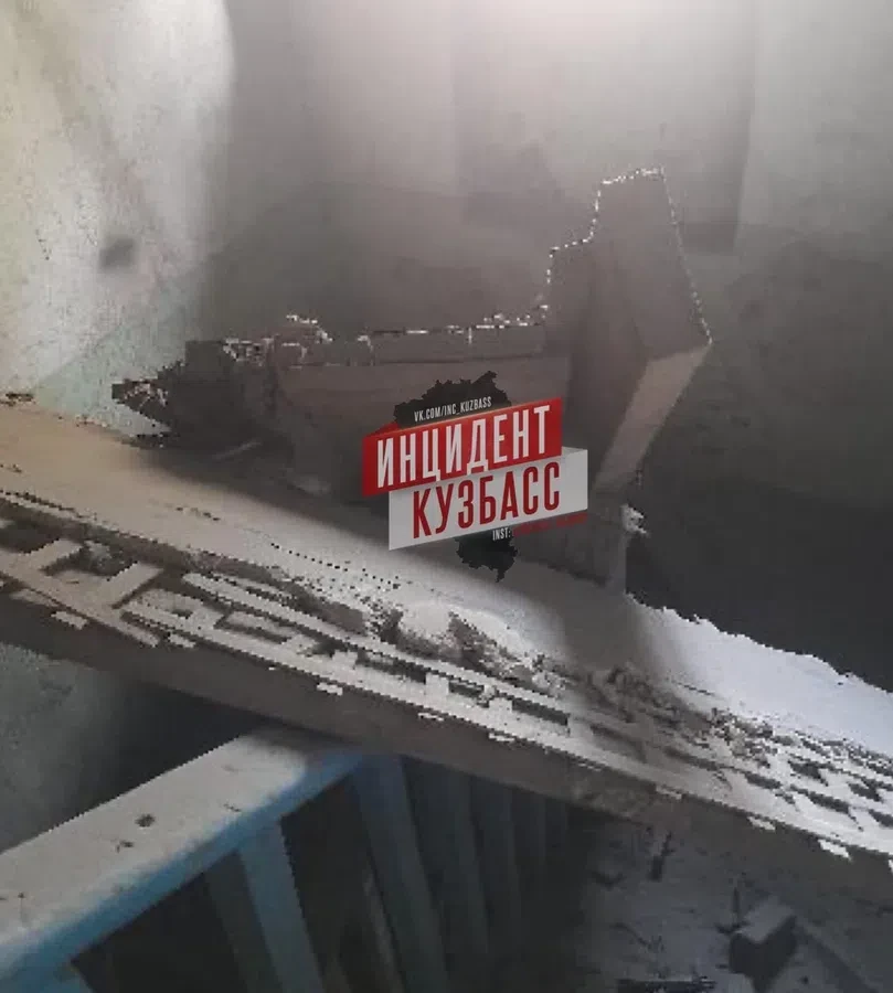 В жилом доме Кемерово обрушился потолок в квартире. Подробности ЧП