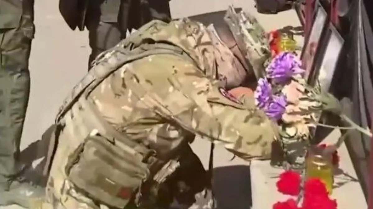 В Новосибирске боец «Вагнер» расплакался у мемориала погибшему Пригожину