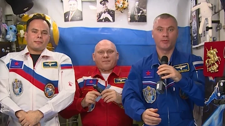 Космонавты с МКС-67 поздравили россиян с Днем России - видео
