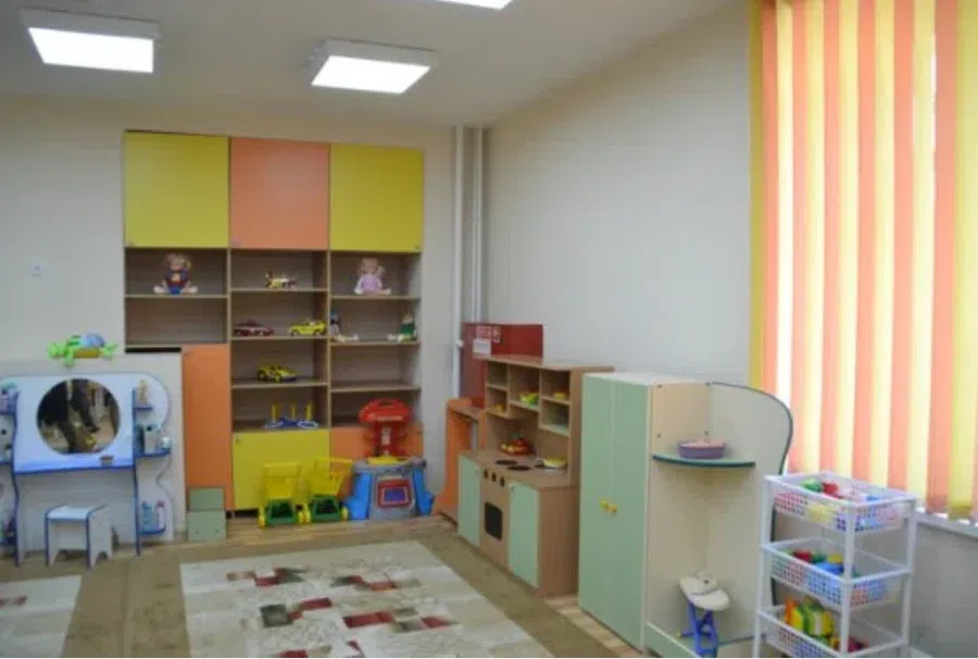 В Бердске родители не могут работать из-за бесконечного карантина в детском саду №16 «Белочка». Закрыты из-за ковида 19 групп в городе