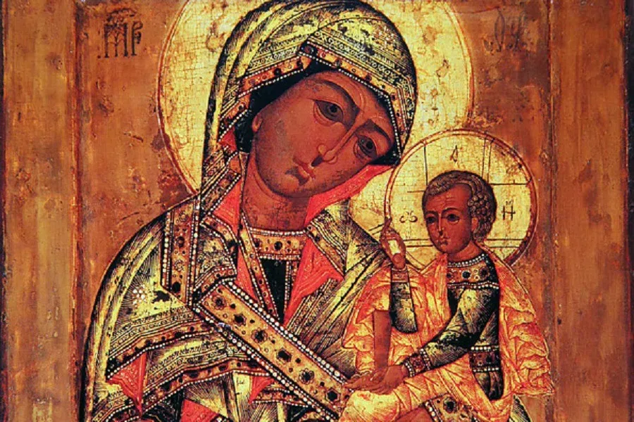 3 сильных молитвы Смоленской иконе Богородицы: в чем она помогает?