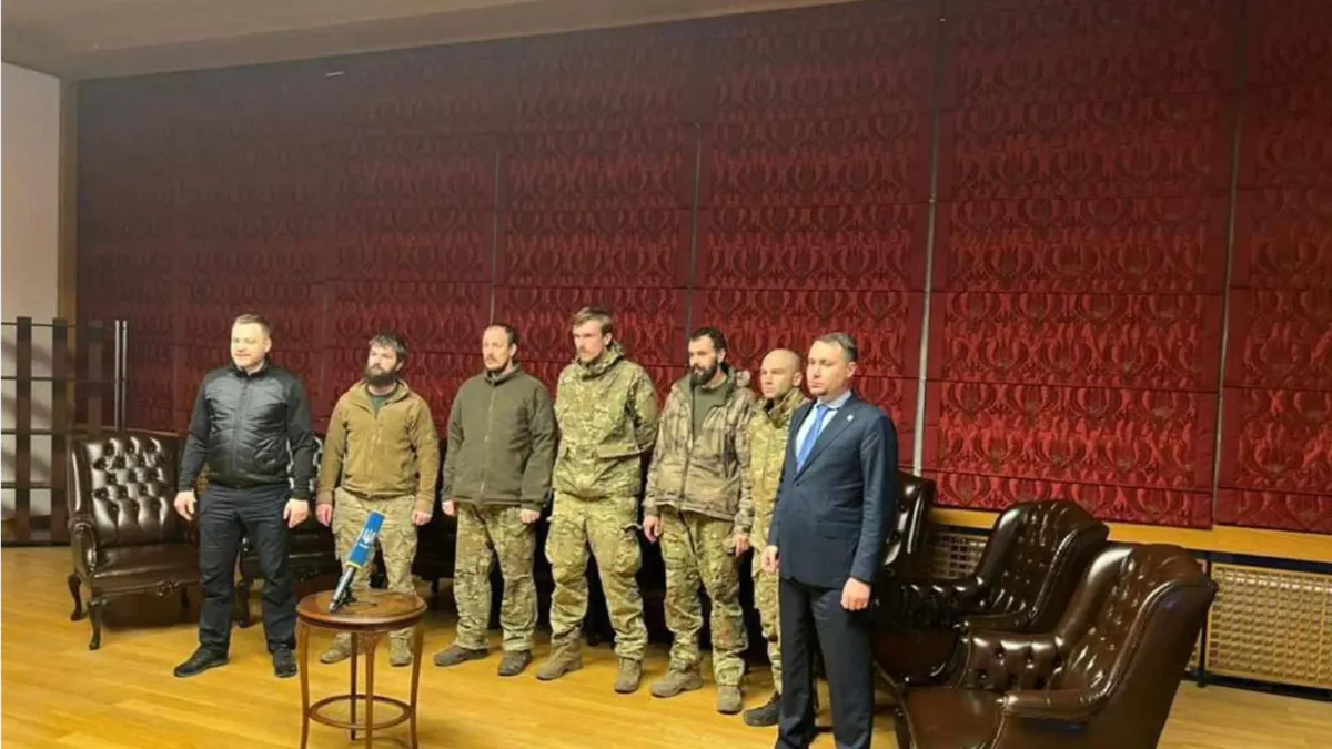 Главные «защитники» Азовстали вышли из плена на свободу. Фото: офис президента Украины 