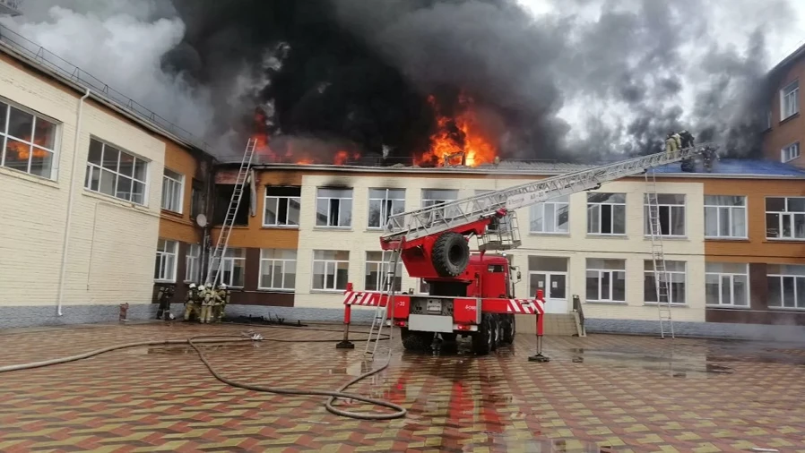 Сильный пожар произошел в образовательном учреждении. Фото: Пресс-служба ДЧС Павлодарской области