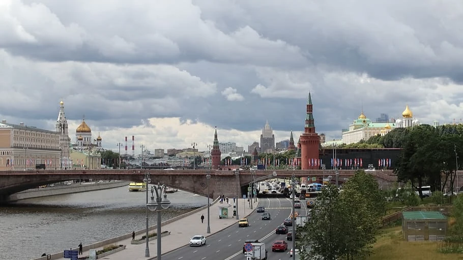 В Москву и Санкт Петербург идут дожди и жара до +28
