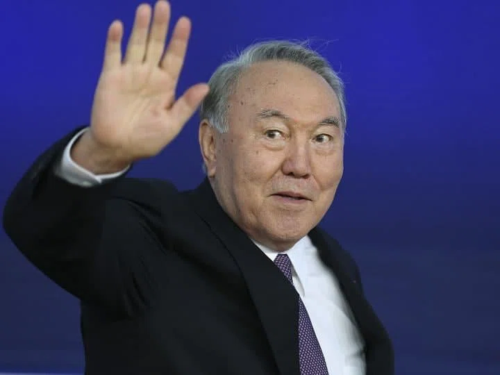 Парламент лишил Назарбаева пожизненного председательства в Совбезе
