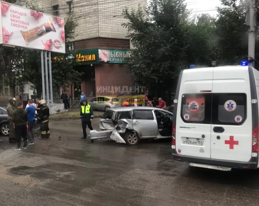 Пьяный водитель Volkswagen устроил массовое ДТП с пострадавшими в Новосибирске