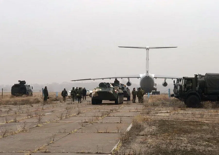 Российские миротворцы в Казахстане охраняют аэродромы и другие жизненно важные объекты
