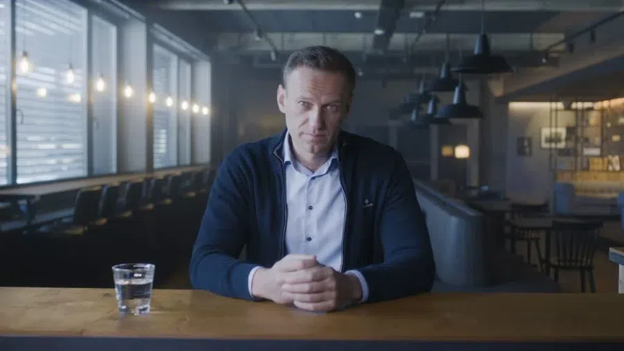Фильм о Навальном оказалось нескучным, но герой почувствовал "нехватку уважения": Сорвать трансляцию никто не пытался
