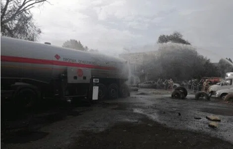 Автомобиль взлетел на воздух при взрыве на газовой АЗС: Водитель попал в больницу