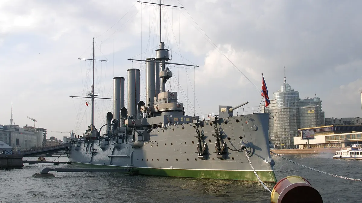 24 мая 1900 года в Санкт-Петербурге спущен на воду крейсер Балтийского флота «Аврора». Фото: Vyacheslav Argenberg / vascoplanet.com//commons.wikimedia.org