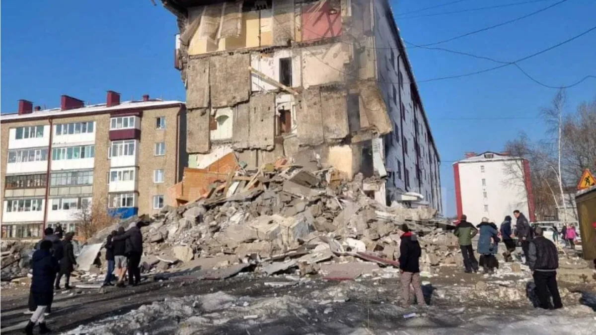 Момент взрыва и обрушения подъезда на Сахалине попал на видео – под обломками в Тымовском погибли девять человек. Видео 