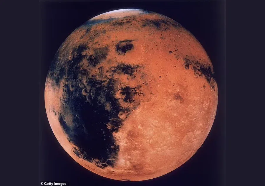 NASA нашла солевые минералы на Красной планете: вода текла на Марсе 2 млрд лет назад
