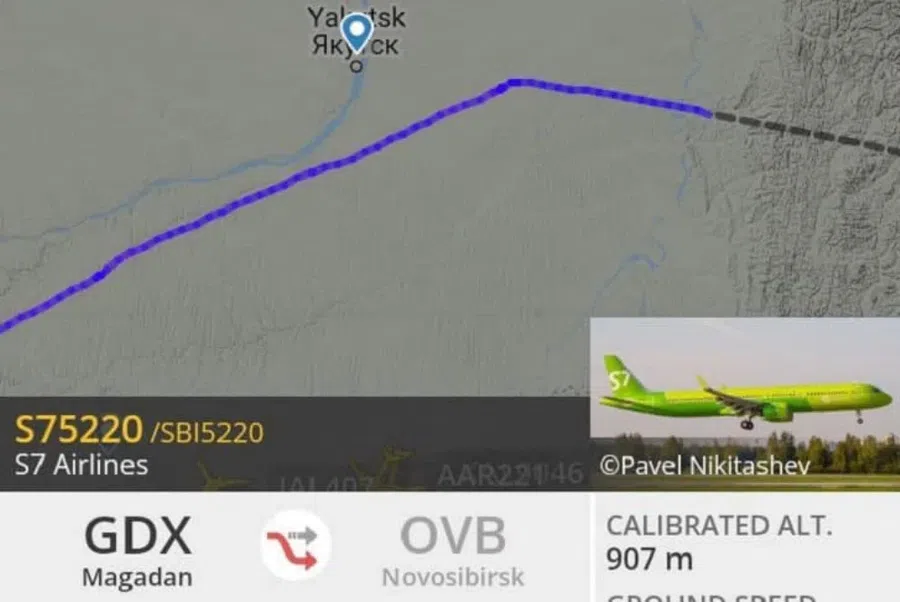 Самолет с обледеневшим двигателем чудом избежал столкновения с горой. На борту, летевшем до Новосибирска, находилось 200 пассажиров