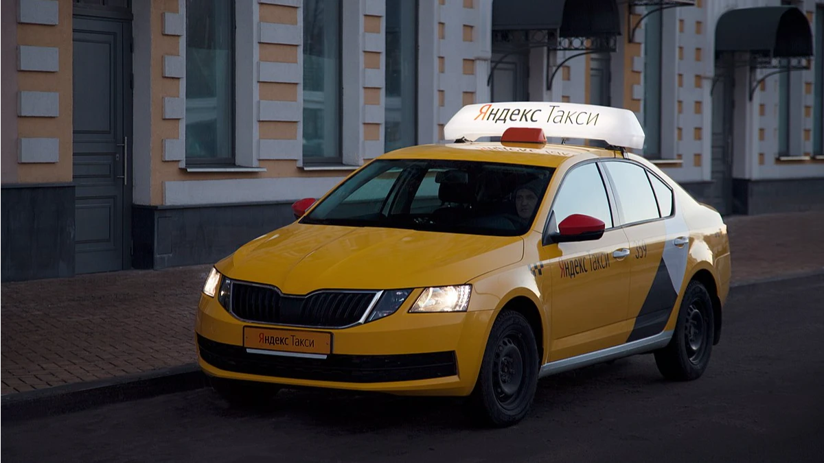 Яндекс.Такси будет передавать информацию о поездках россиян в ФСБ. Фото: Елена Ястребова