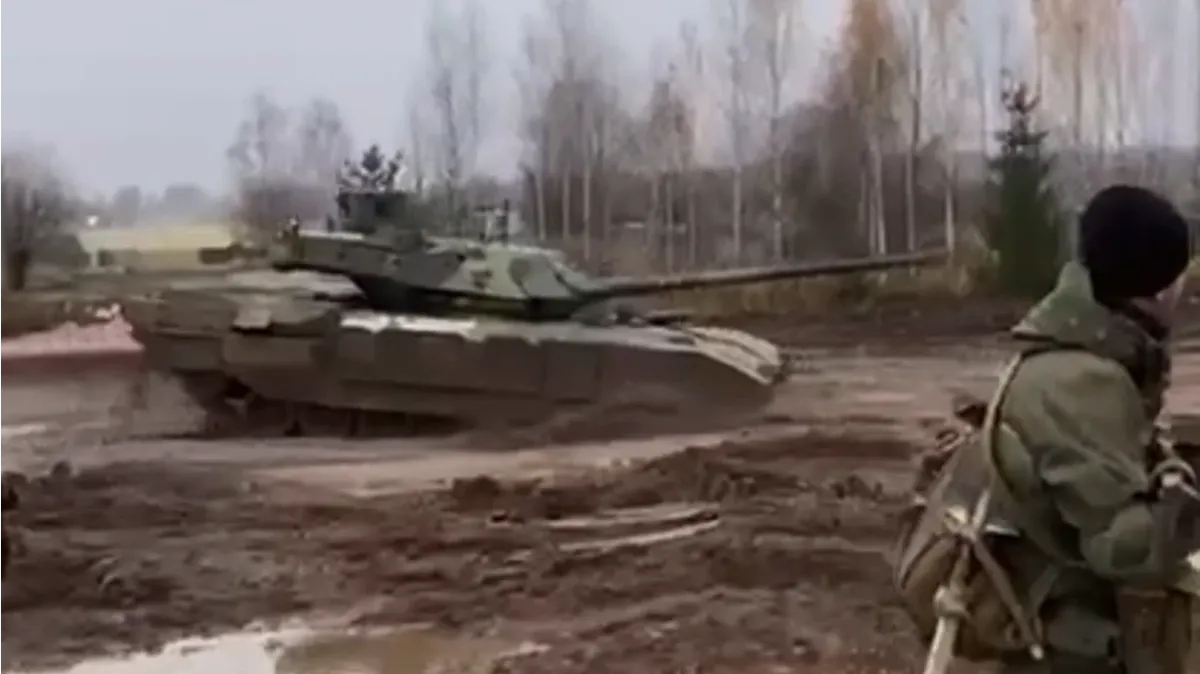 Видео новейшего танка Т-14 «Армата» сняли на полигоне мобилизованных на СВО в Казани – видео 
